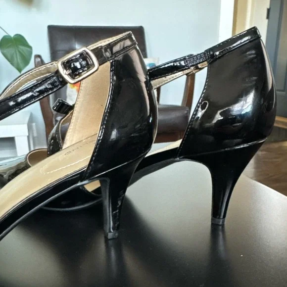 Bandolino Black Patent T-Strap Bow Pumps Womens Size 11M Pointed Stiletto Heels - Picture 6 of 13